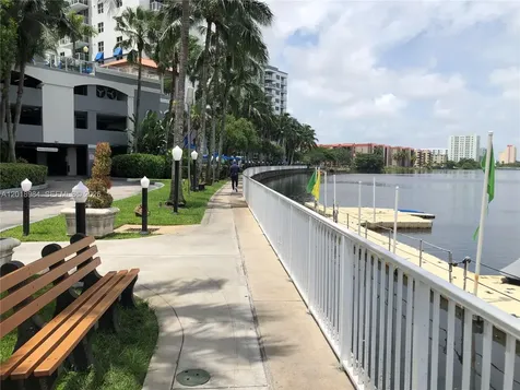 5085 NW 7th Street Miami FL 33126