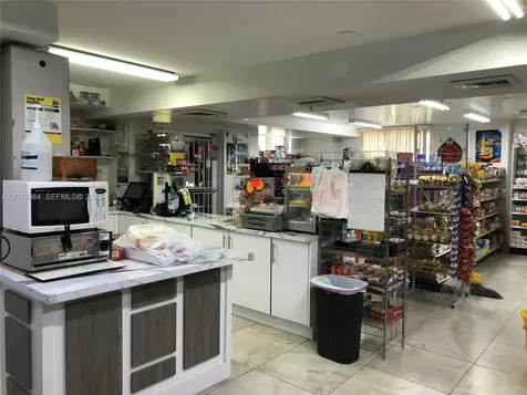 5085 NW 7th Street Miami FL 33126