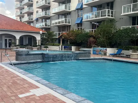 5085 NW 7th Street Miami FL 33126