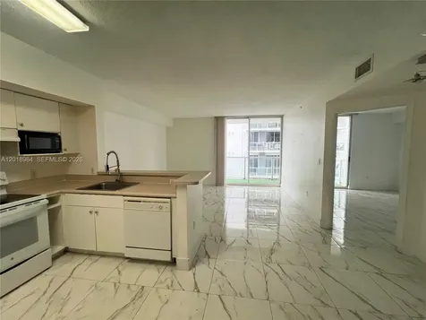 5085 NW 7th Street Miami FL 33126
