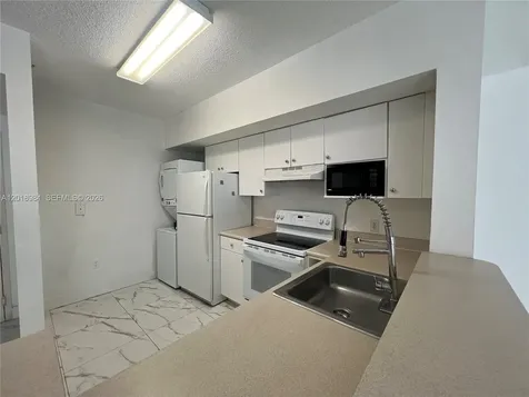 5085 NW 7th Street Miami FL 33126