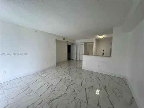 5085 NW 7th Street Miami FL 33126