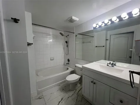 5085 NW 7th Street Miami FL 33126