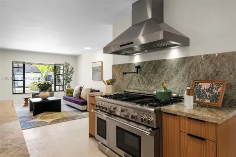 8922 SW 10th Terrace Miami FL 33174