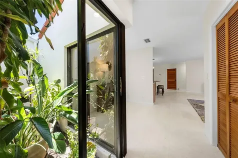 8922 SW 10th Terrace Miami FL 33174