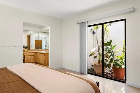 8922 SW 10th Terrace Miami FL 33174