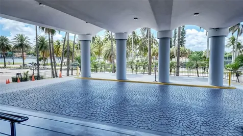 5401 Collins Avenue Miami Beach FL 33140