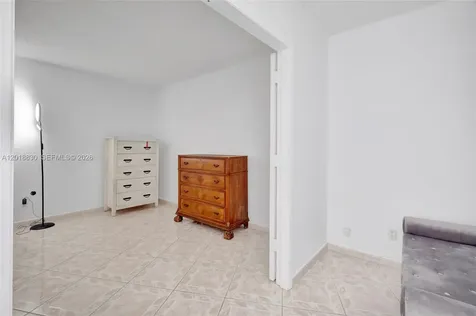 5401 Collins Avenue Miami Beach FL 33140