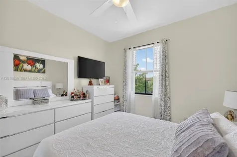 2542 NE 1st Street Homestead FL 33033