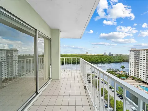 500 Bayview Drive Sunny Isles Beach FL 33160