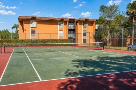 9483 SW 76th Miami FL 33173
