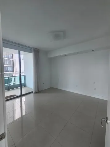 Miami FL 33132
