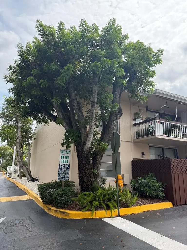 13781 SW 66th Street Miami FL 33183