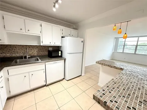 2771 Taft Street Hollywood FL 33020