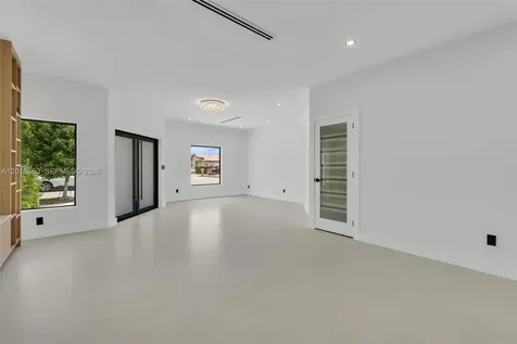 8865 NW 148th Terrace Miami Lakes FL 33018