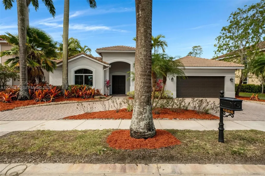 1666 Victoria Pointe Circle Weston FL 33327