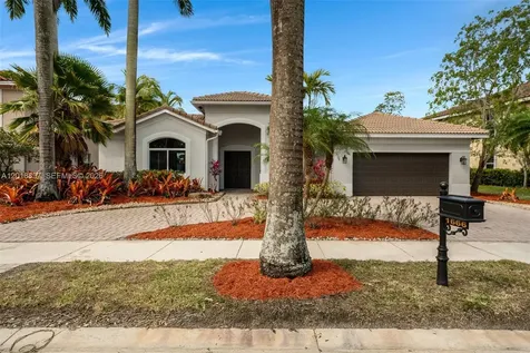 1666 Victoria Pointe Circle Weston FL 33327