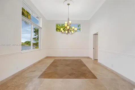 1666 Victoria Pointe Circle Weston FL 33327