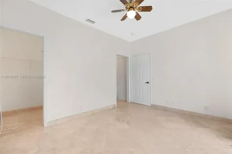 1666 Victoria Pointe Circle Weston FL 33327