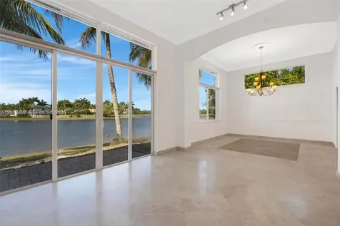 1666 Victoria Pointe Circle Weston FL 33327
