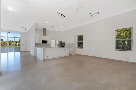 1666 Victoria Pointe Circle Weston FL 33327
