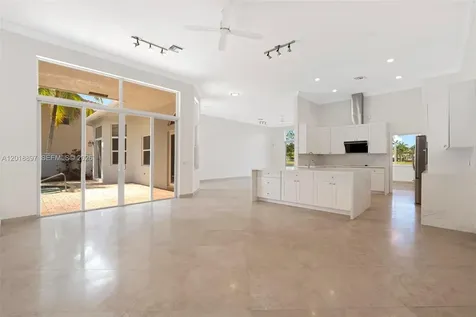 1666 Victoria Pointe Circle Weston FL 33327