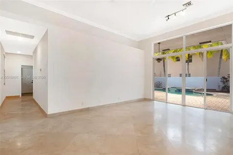 1666 Victoria Pointe Circle Weston FL 33327