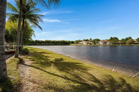 1666 Victoria Pointe Circle Weston FL 33327