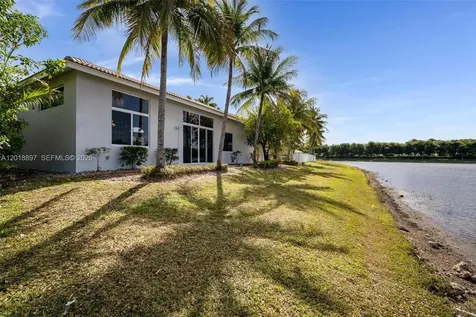 1666 Victoria Pointe Circle Weston FL 33327