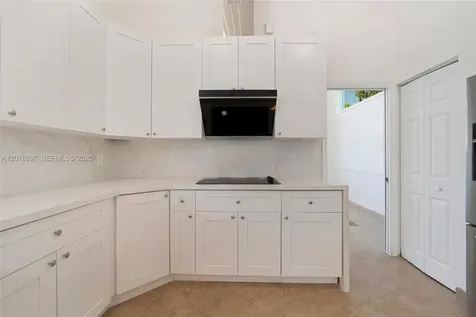 1666 Victoria Pointe Circle Weston FL 33327