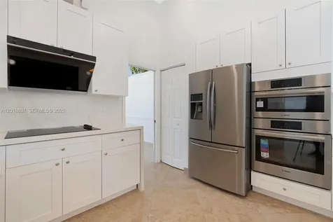 1666 Victoria Pointe Circle Weston FL 33327