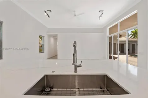 1666 Victoria Pointe Circle Weston FL 33327