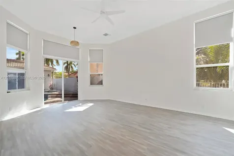1666 Victoria Pointe Circle Weston FL 33327