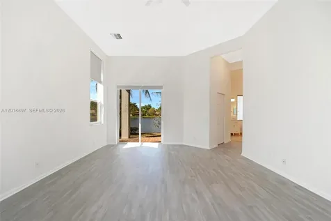 1666 Victoria Pointe Circle Weston FL 33327