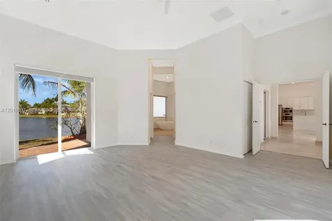 1666 Victoria Pointe Circle Weston FL 33327