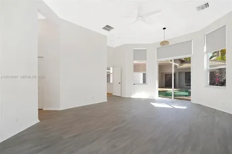 1666 Victoria Pointe Circle Weston FL 33327