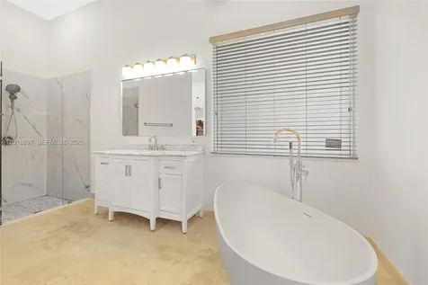 1666 Victoria Pointe Circle Weston FL 33327