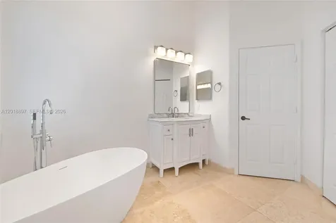 1666 Victoria Pointe Circle Weston FL 33327