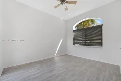 1666 Victoria Pointe Circle Weston FL 33327