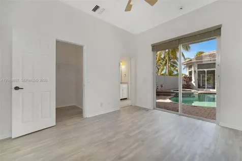 1666 Victoria Pointe Circle Weston FL 33327