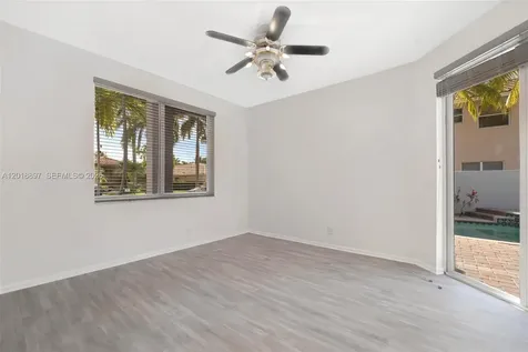 1666 Victoria Pointe Circle Weston FL 33327