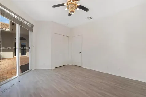 1666 Victoria Pointe Circle Weston FL 33327
