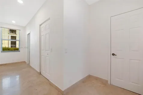 1666 Victoria Pointe Circle Weston FL 33327