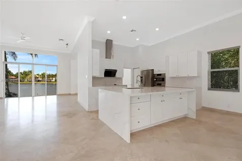 1666 Victoria Pointe Circle Weston FL 33327