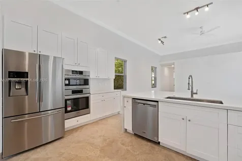 1666 Victoria Pointe Circle Weston FL 33327