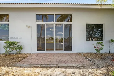 1666 Victoria Pointe Circle Weston FL 33327