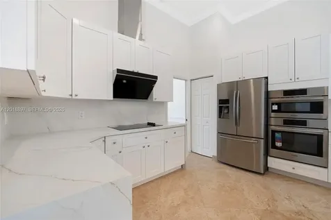 1666 Victoria Pointe Circle Weston FL 33327
