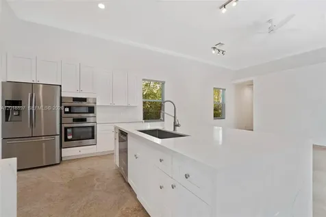 1666 Victoria Pointe Circle Weston FL 33327
