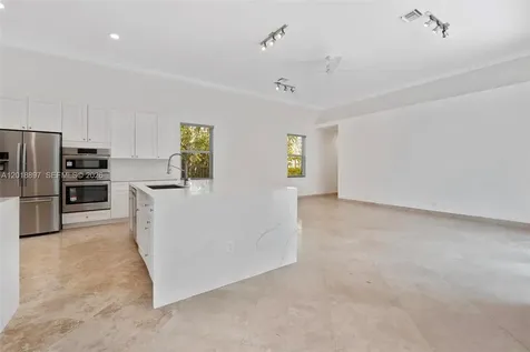 1666 Victoria Pointe Circle Weston FL 33327