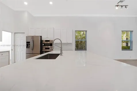 1666 Victoria Pointe Circle Weston FL 33327